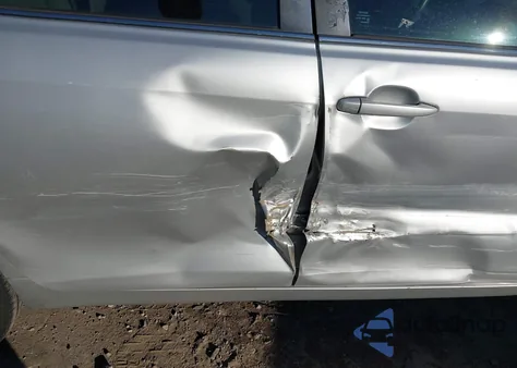 2010 Toyota Camry Le from USA, damaged, VIN 4T1BF3EKXAU106528